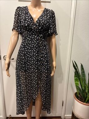 essue Black Floral Button-Front Midi Dress